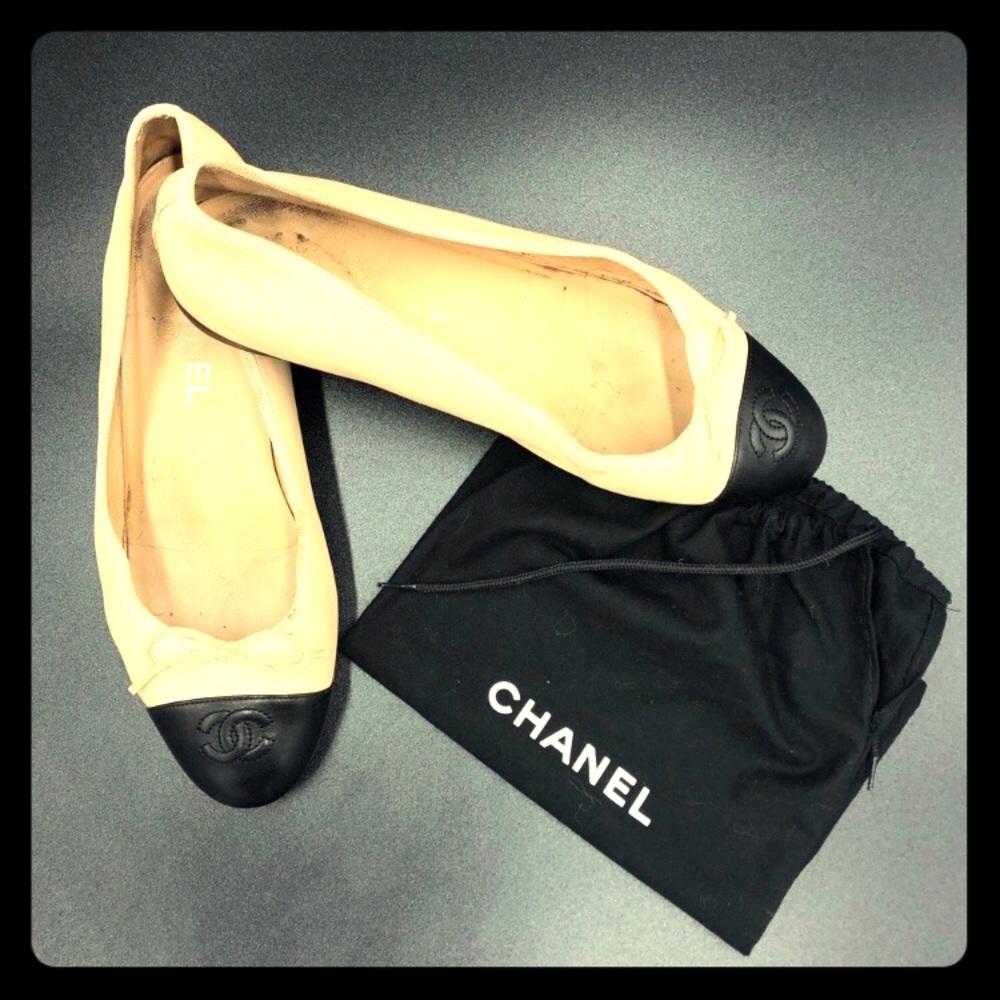 CHANEL cap-toe ballerina flats